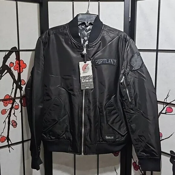 Portland Trailblazers The Very Warm x NBALab Reversible Jacket Size Medium New - Picture 2 of 12